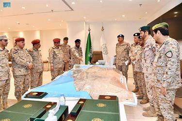 قائد القوات المشتركة يستقبل وزير الدفاع اليمني