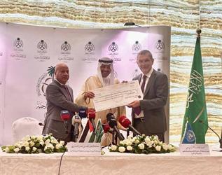 سفير المملكة لدى الأردن يسلم دعماً بقيمة 27 مليون دولار للأونروا