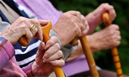 “الصحة الخليجي”: 4 استراتيجيات للتغلب على تحديات السمع لدى كبار السن