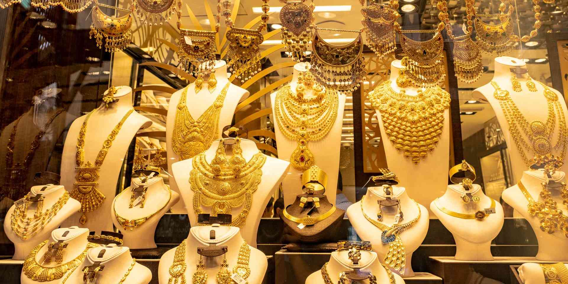 انخفاض أسعار الذهب اليوم في المملكة .. وعيار 24 يسجل 198 ريال للجرام