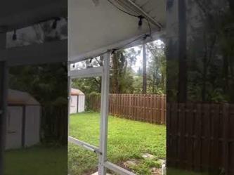 تماس كهربائي في أسلاك منزل نتيجة العواصف وهطول الأمطار في أمريكا