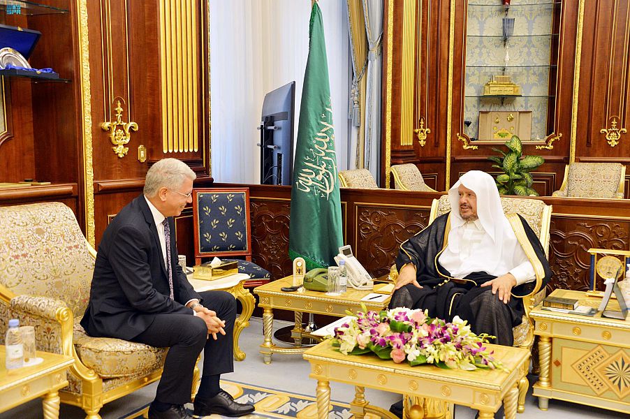 رئيس مجلس الشورى يستقبل سفير الجزائر لدى المملكة