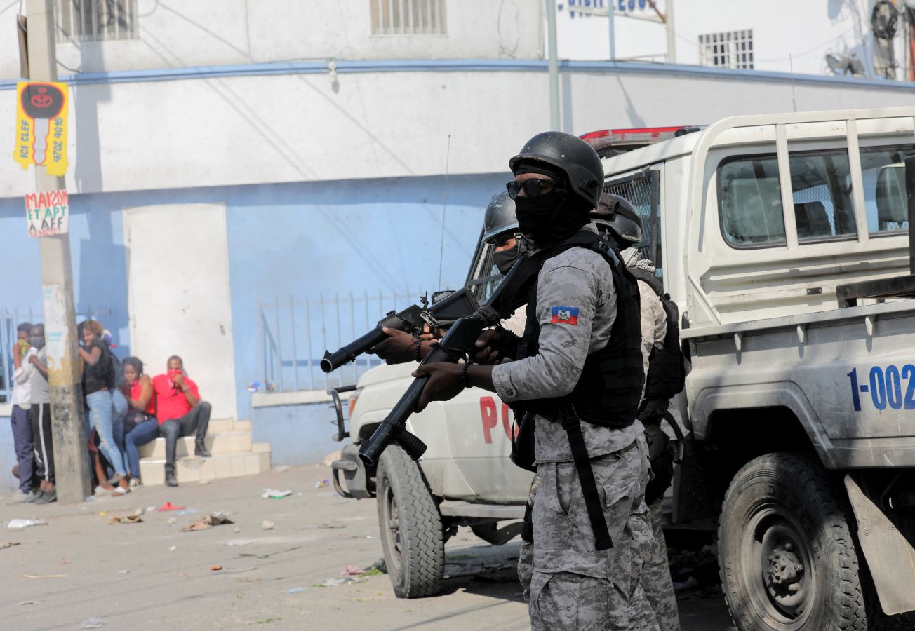 هايتي تطلب مساعدة عسكرية من الخارج للسيطرة على العصابات