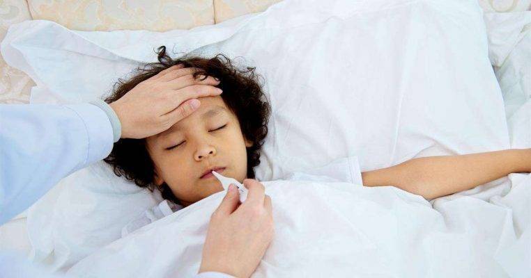 “الصحة” توضح كيفية التعامل مع الطفل المصاب بالإنفلونزا الموسمية
