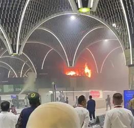 شاهد.. اندلاع حريق في صالة انتظار للمسافرين في مطار بغداد