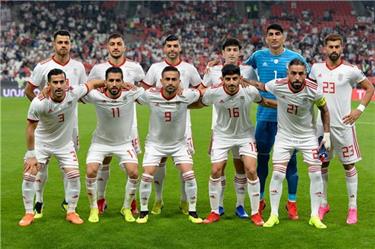 لاعبو إيران يرفضون ترديد السلام الوطني قبل مواجهة إنجلترا (فيديو)