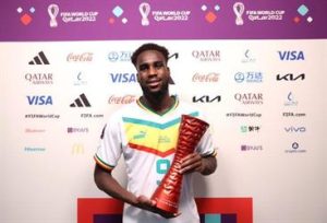 " بولاي ديا " يفوز بجائزة رجل مباراة قطر والسنغال في كأس العالم
