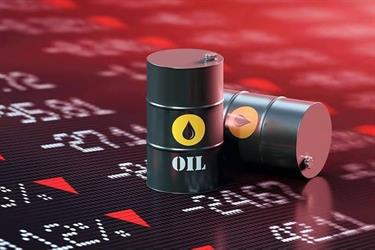 أسعار النفط تتراجع إلى أدنى مستوياتها منذ 2021 بنحو 3%