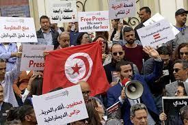 حكم بالسجن سنة في حق صحافي تونسي رفض الكشف عن مصادره