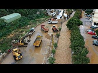 تعطل حركة السير على طريق سريع في لبنان بعد هطول أمطار غزيرة