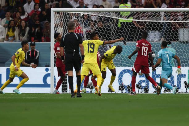 رقمان سلبيان في أول ظهور لمنتخب قطر بكأس العالم