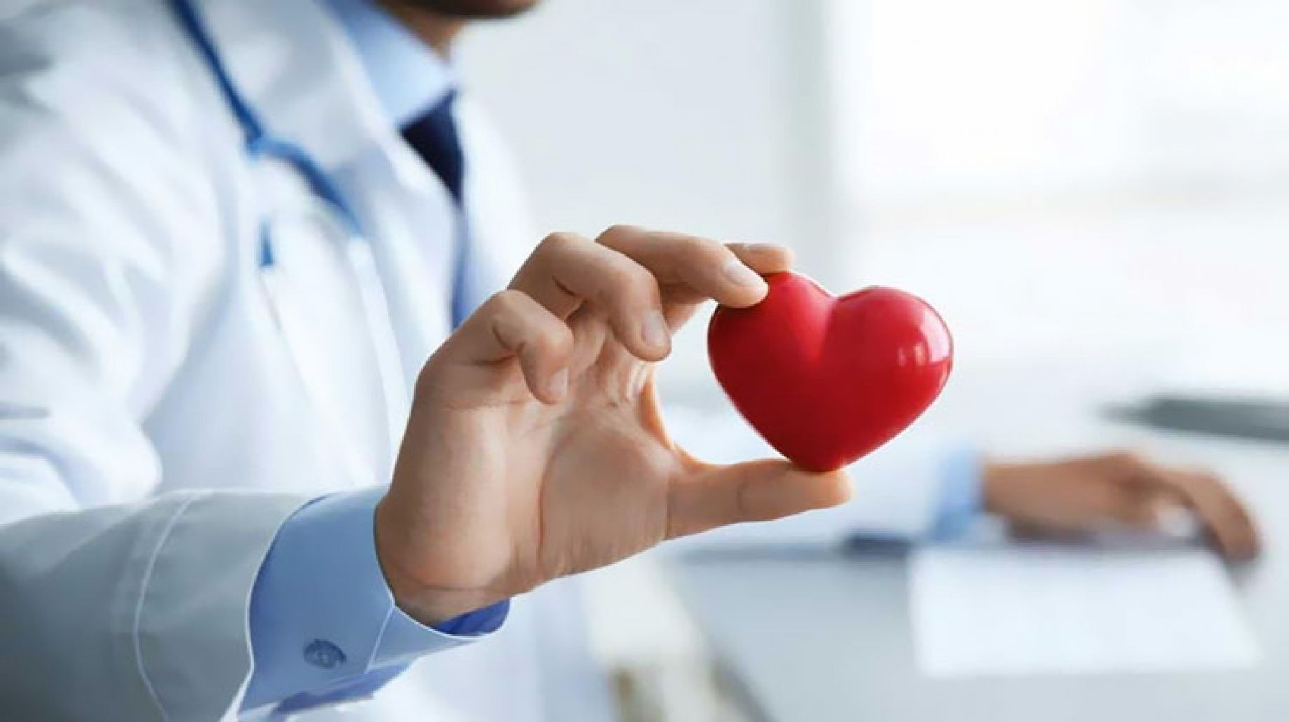 لمن هم فوق سن الـ70.. استشاري يوضح 4 عادات تحافظ على صحة القلب