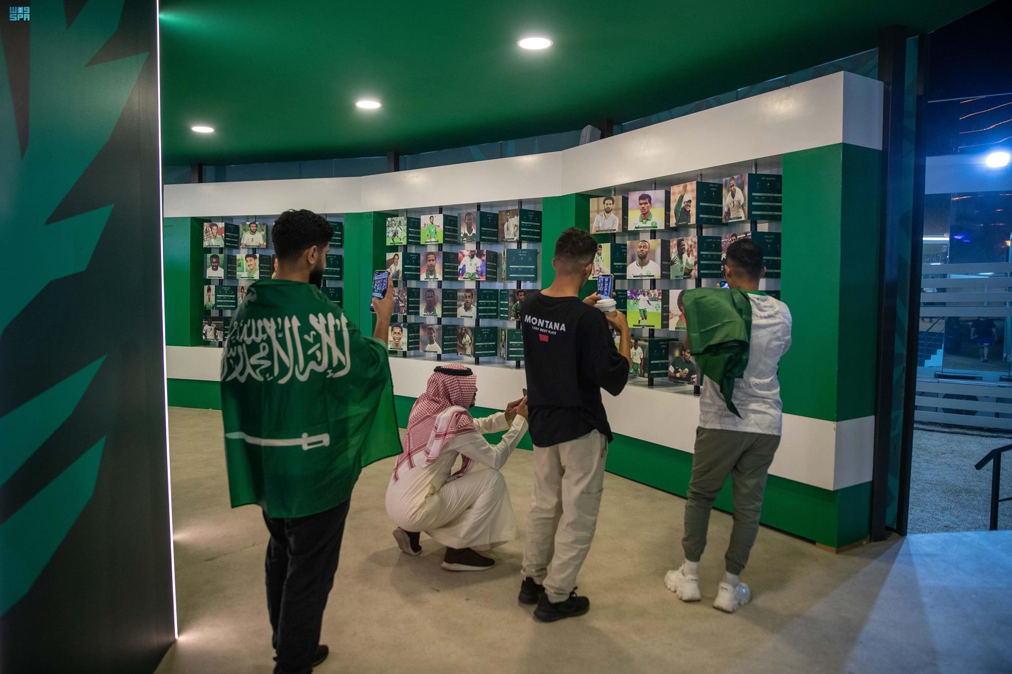 متحف الصقور الخضر يوثِّقُ أهدافَ السعوديين التاريخية لجمهور كأس العالم 2022