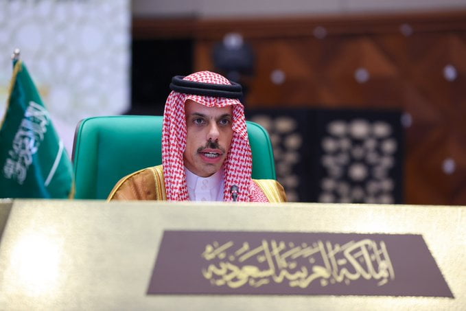 وزير الخارجية يعلن استضافة المملكة اجتماع مجلس جامعة الدول العربية على مستوى القمة في دورته الـ ( 32 )