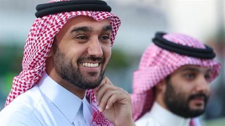 وزير الرياضة يتحدث عن: استضافة قطر للمونديال.. واجتماع ولي العهد مع لاعبي الأخضر