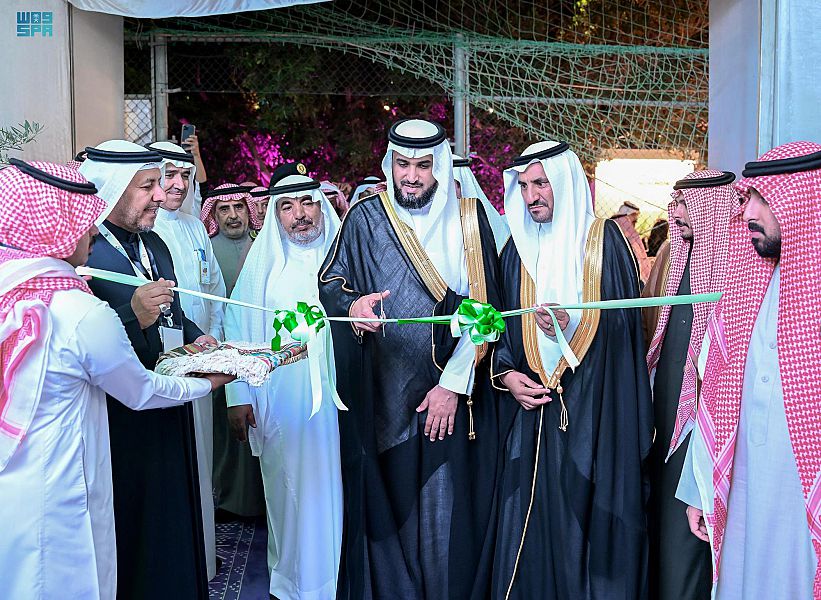 وكيل إمارة الباحة يفتتحُ مهرجانَ الزيتون الثاني أمام أكثر من 23 عارضاً لبيع منتجاتهم