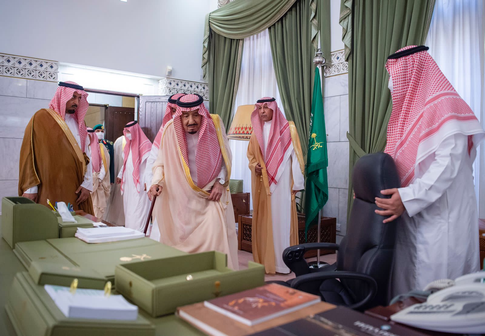 فيديو | ‎#خادم_الحرمين_الشريفين يزور منطقة قصر الحكم في مدينة الرياض