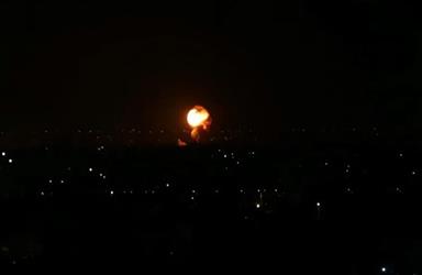 الاحتلال الإسرائيلي يشن غارات على غزة بعد إطلاق صاروخ من القطاع