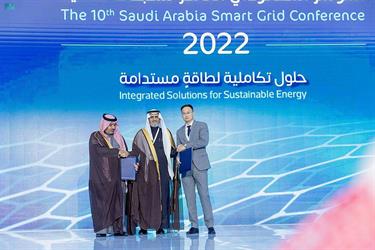 “السعودية للكهرباء” تبرم عقدين لتركيب 60 ألف معدة ذكية