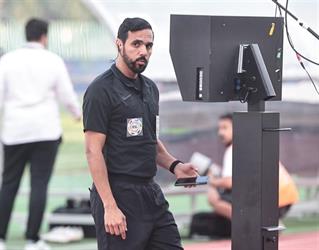 تعطل تقنية الفيديو قبل مباراة الخليج والفيحاء (صور)