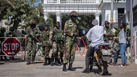جامبيا تعتقل ضابطين للاشتباه في ضلوعهما في محاولة انقلاب