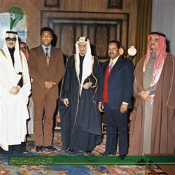 صورة تاريخية للملك فهد والملك فيصل مع الملاكم محمد علي كلاي بالرياض