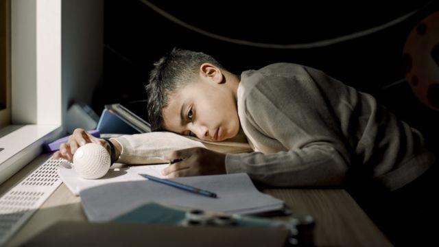 “الصحة”: 6 علامات لقلة النوم تؤثر على الأداء الدراسي