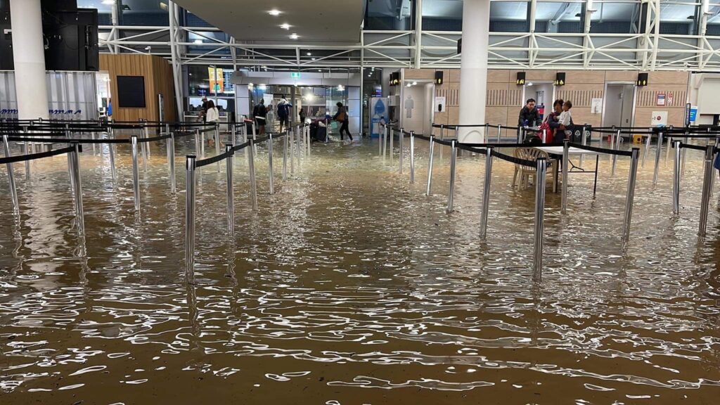 فيضانات نيوزيلندا “تشلّ” حركة مطار أوكلاند وتُعطّل رحلاته