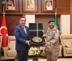 رئيس الأركان يبحث التعاون العسكري مع نائب وزير الدفاع التركي