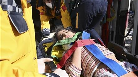 بعد أكثر من 170 ساعة.. إنقاذ طفلة وسيدتين وصبي من تحت أنقاض زلزال تركيا