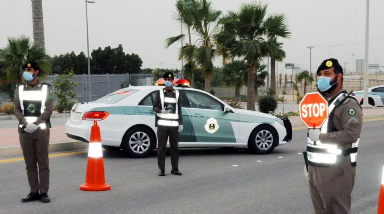 رفض التوقف للدورية الأمنية.. ضبط قائد مركبة بدون لوحات في الرياض