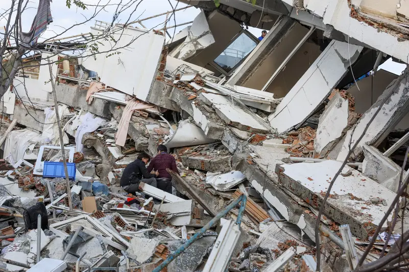 إنقاذ 3 أشخاص بينهم طفل من تحت الأنقاض بهاتاي بعد 13 يوما من الزلزال