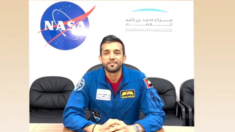 شاهد أول رائد عربي ينطلق بأطول رحلة للفضاء.. ولحظة وداع مؤثرة
