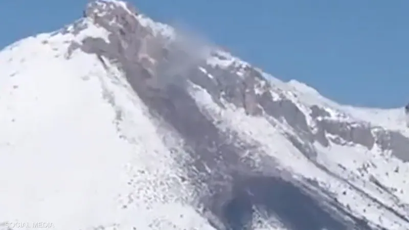 فيديو لظاهرة “غريبة” يشهدها جبل في بؤرة الزلزال المدمر