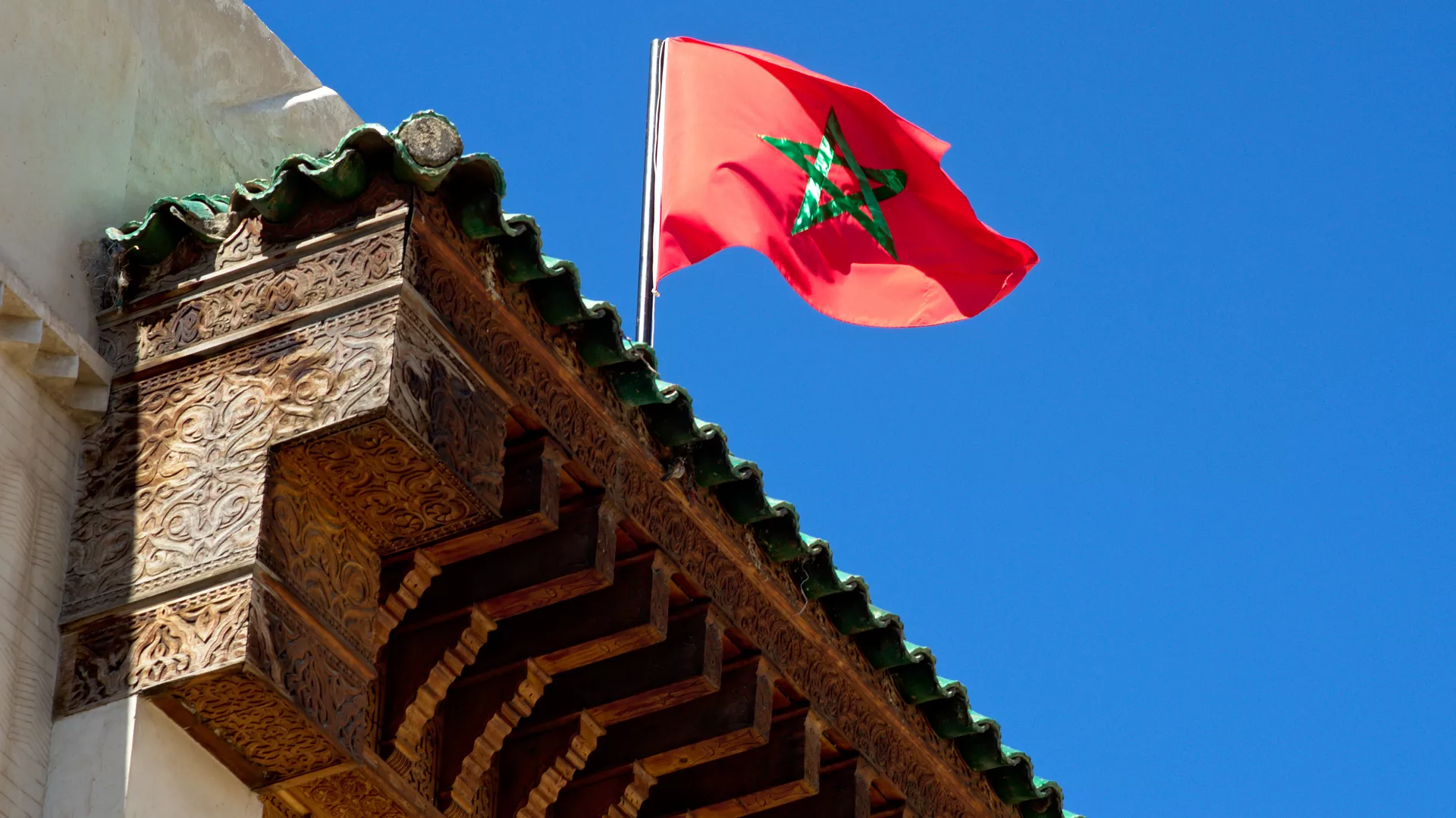 لماذا قرر المغرب إنهاء مهام سفيره في فرنسا؟