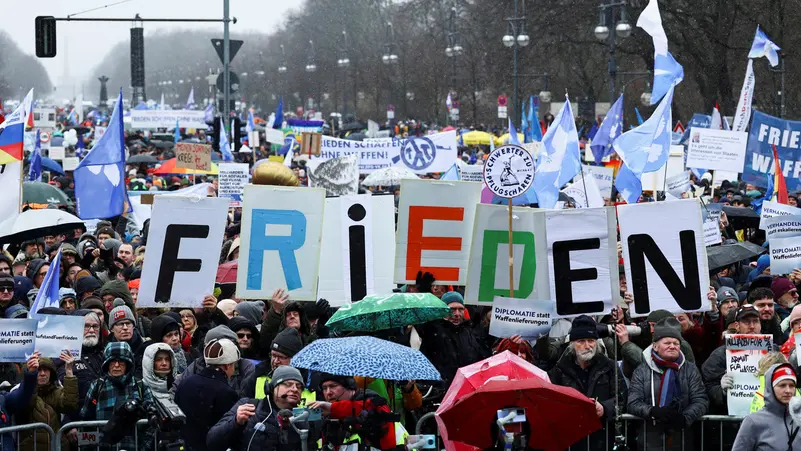 “ليست حربنا”.. آلاف يحتجون في برلين على تسليح أوكرانيا