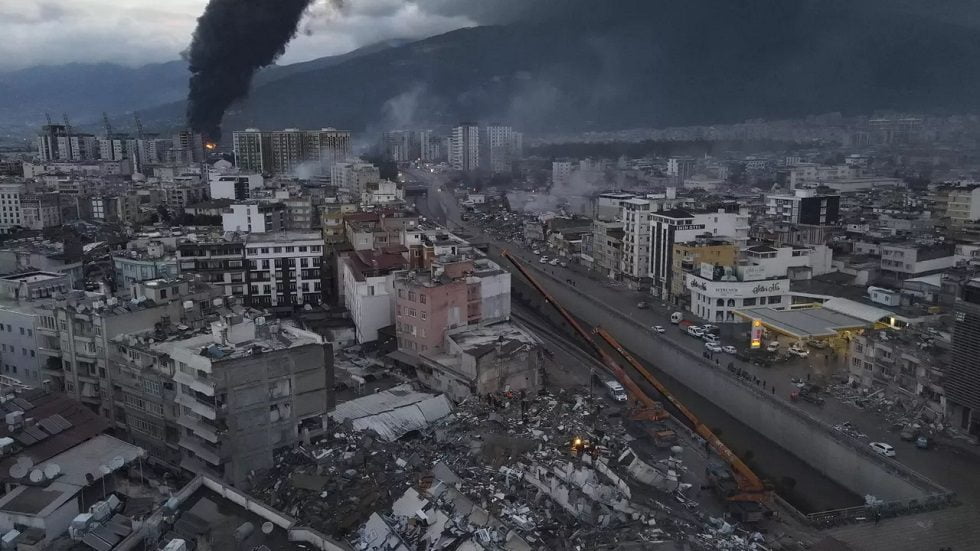 مسؤول في هاتاي التركية: هناك أشخاص تحت الركام جراء الزلزال الجديد وإخلاء مبنى إدارة الكوارث