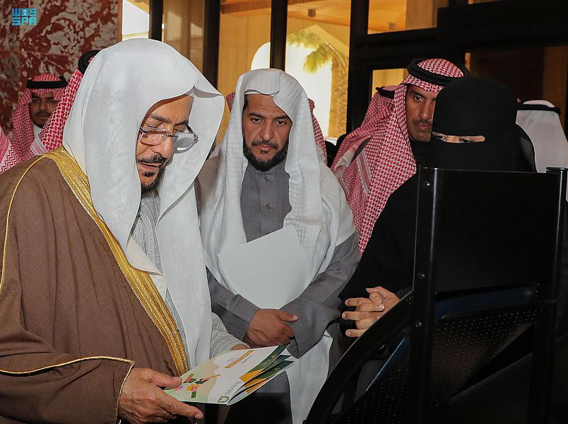 وزير الشؤون الإسلامية يتفقد فرع الوزارة بالرياض
