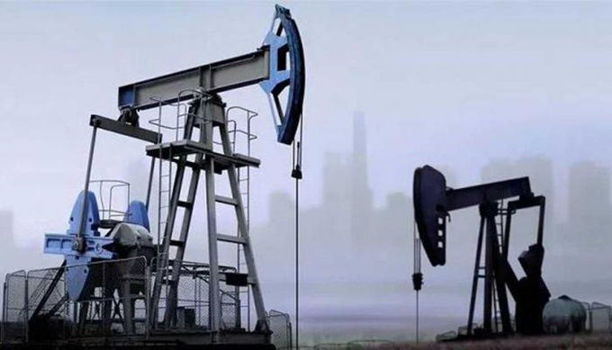 أسعار النفط تهبط أكثر من 3%