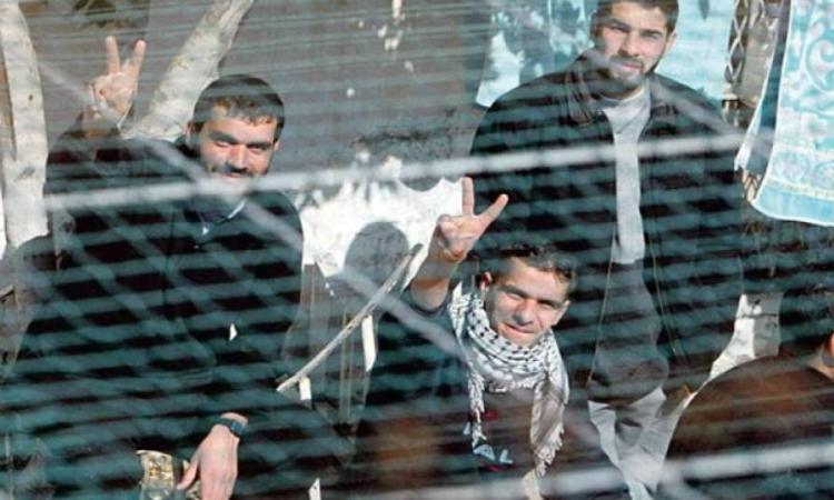 الأسرى الفلسطينيون بسجون الاحتلال الإسرائيلي يواصلون العصيان لليوم الـ 33 على التوالي