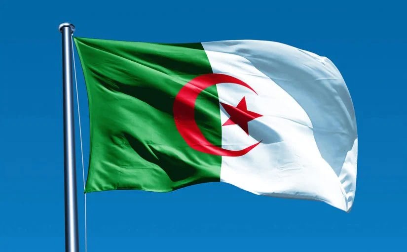 وفاة 32 شخصا وإصابة 11 آخرين في حادث بالجزائر