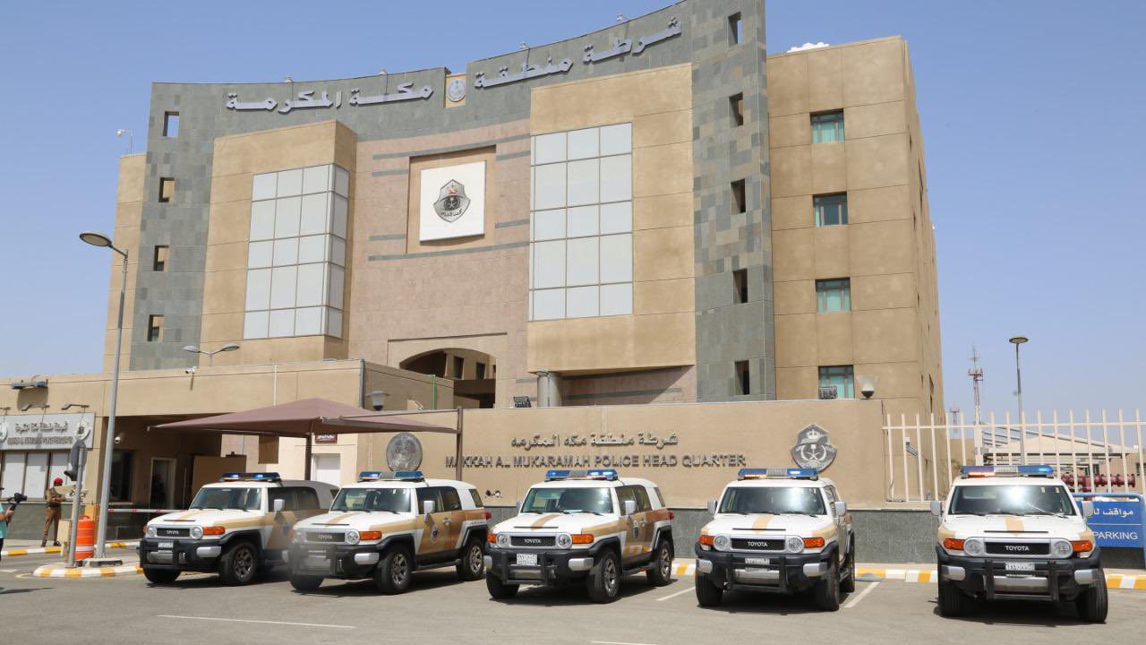 القبض على 3 مقيمين لارتكابهم حوادث نصب واحتيال مالي في مكة