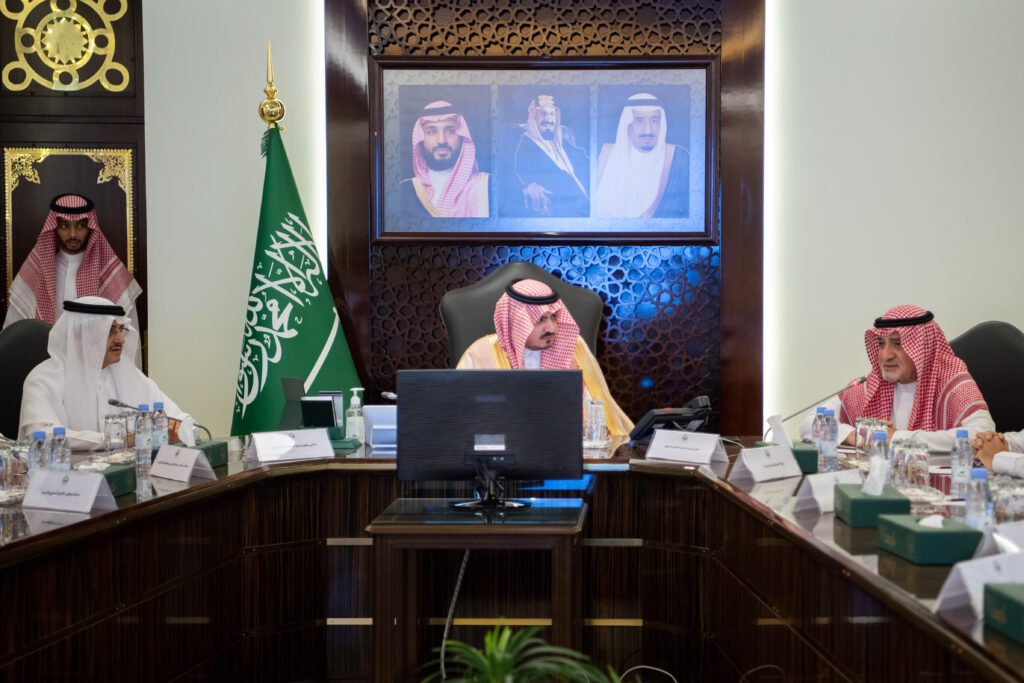 نائب أمير مكة يناقش خطط مشروع الإفادة من الهدي والأضاحي