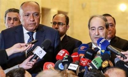 الأولى منذ سنوات.. وزير الخارجية السوري يصل للقاهرة