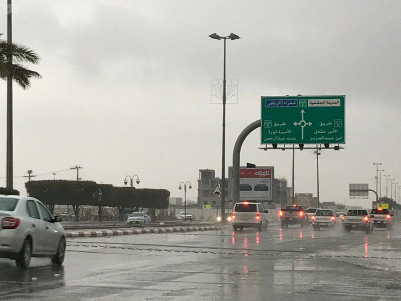 “أمن الطرق” يحذر من الأمطار في الرياض وعسير