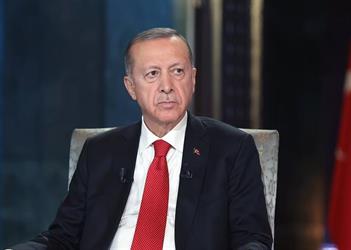 الرئيس التركي يتعرض لوعكة صحية أثناء مقابلة تلفزيونية