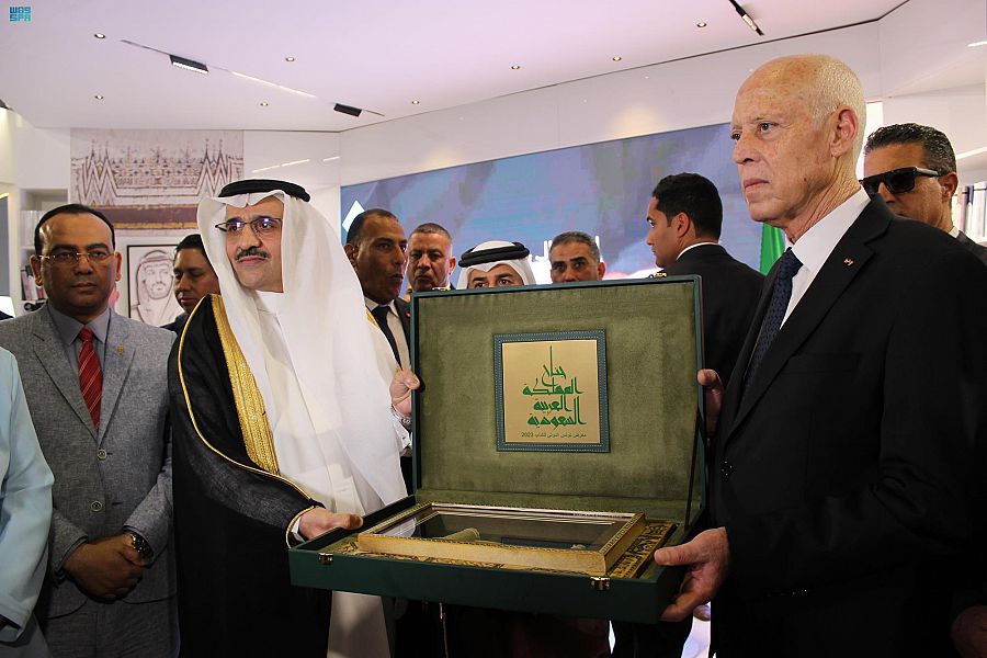 الرئيس التونسي يزور جناح المملكة المشارك في معرض الكتاب