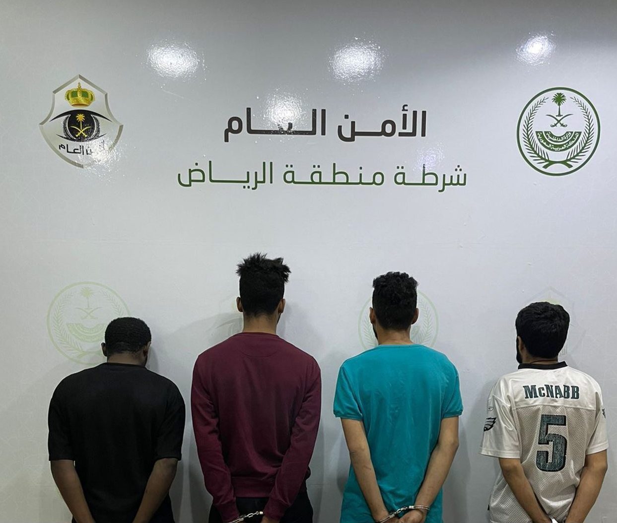 القبض على 4 أشخاص لارتكابهم حوادث سرقة وسلب في الرياض