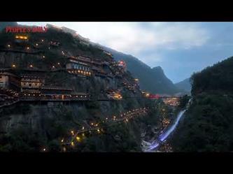 الوادي الساحر.. مبانٍ وممرات متشابكة على حوافِّ الجبال في جيانغشي بشرق الصين