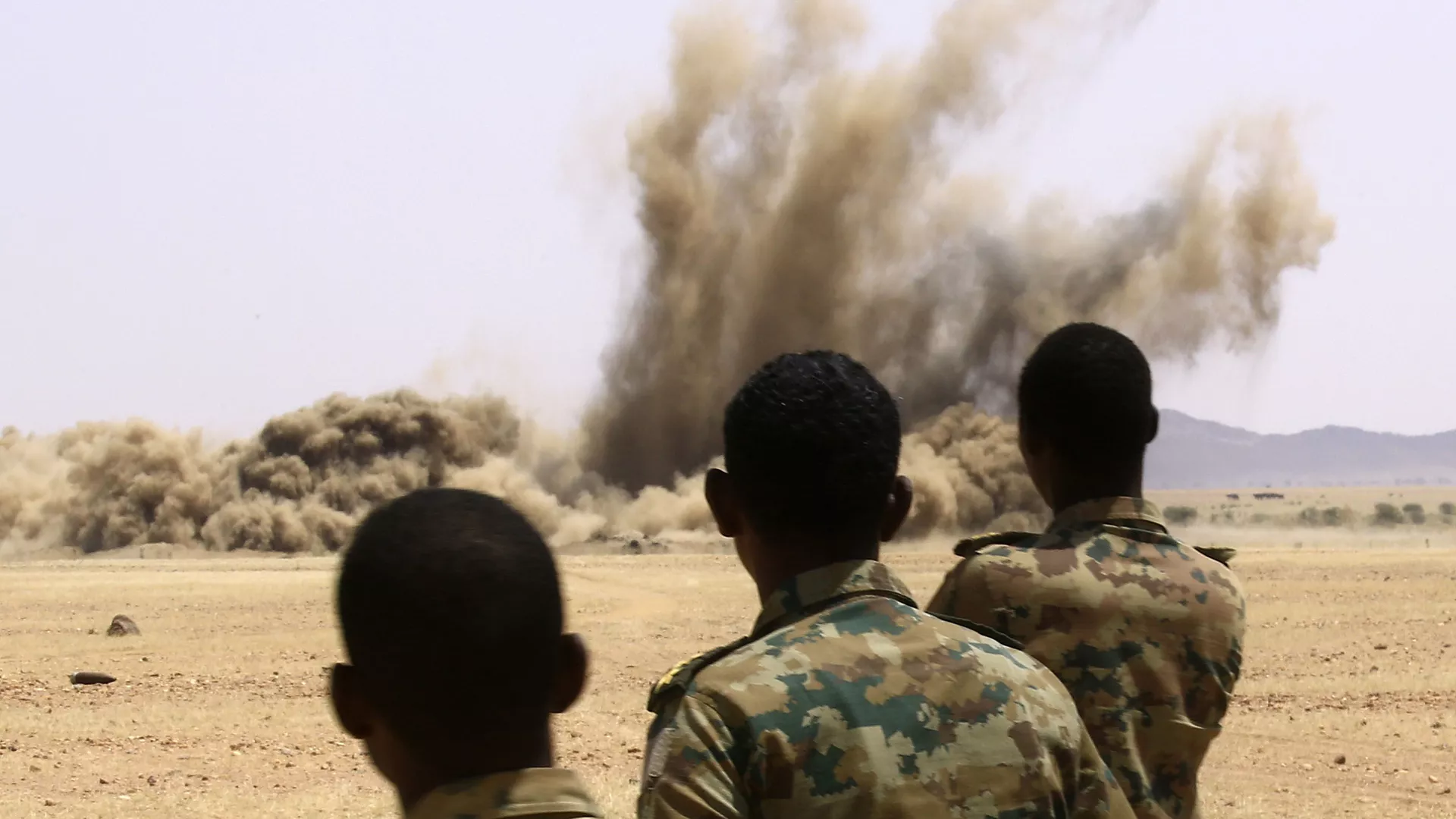 بيان: الجيش السوداني يستخدم القوة الجوية ضد الدعم السريع وينفي سيطرتها على أي شيء